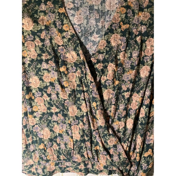American Eagle Floral Wrap Blouse Puff Sleeve Elastic Waist Boho romantic 
SZ S - Picture 3 of 7